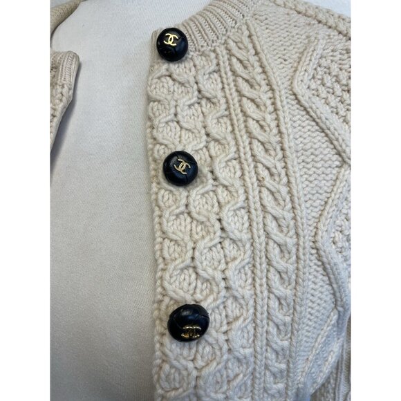 Vintage CHANEL Pure Wool Cable-Knit CC Button Beige Cropped Cardigan Sweater 38 - Picture 8 of 16